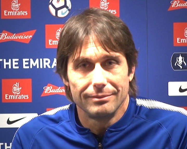 Copertina di Calcio e polemiche, Conte vs Mourinho: “Special one? Mou è un uomo piccolo e falso”