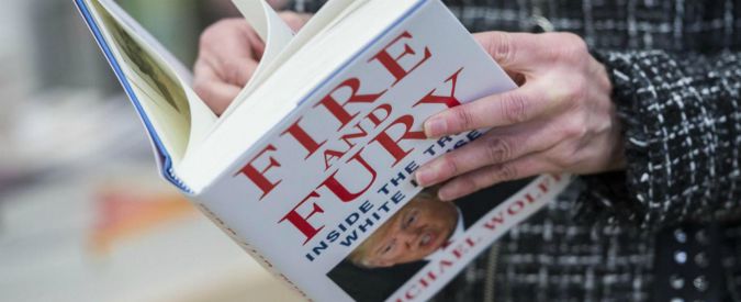 Usa, Site: “Isis e Al Qaida danno link per scaricare libro Fire and Fury sui segreti di Trump”. E code anche davanti alle librerie