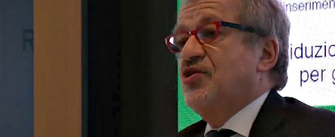 Copertina di Elezioni, Maroni vs Di Maio: “Una Raggi al cubo. Con lui l’Italia come spelacchio”