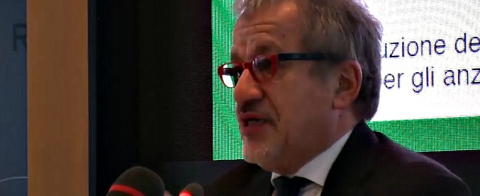 Copertina di Elezioni, Maroni: “Non mi ricandido in regione Lombardia. Politiche? Sono a disposizione”