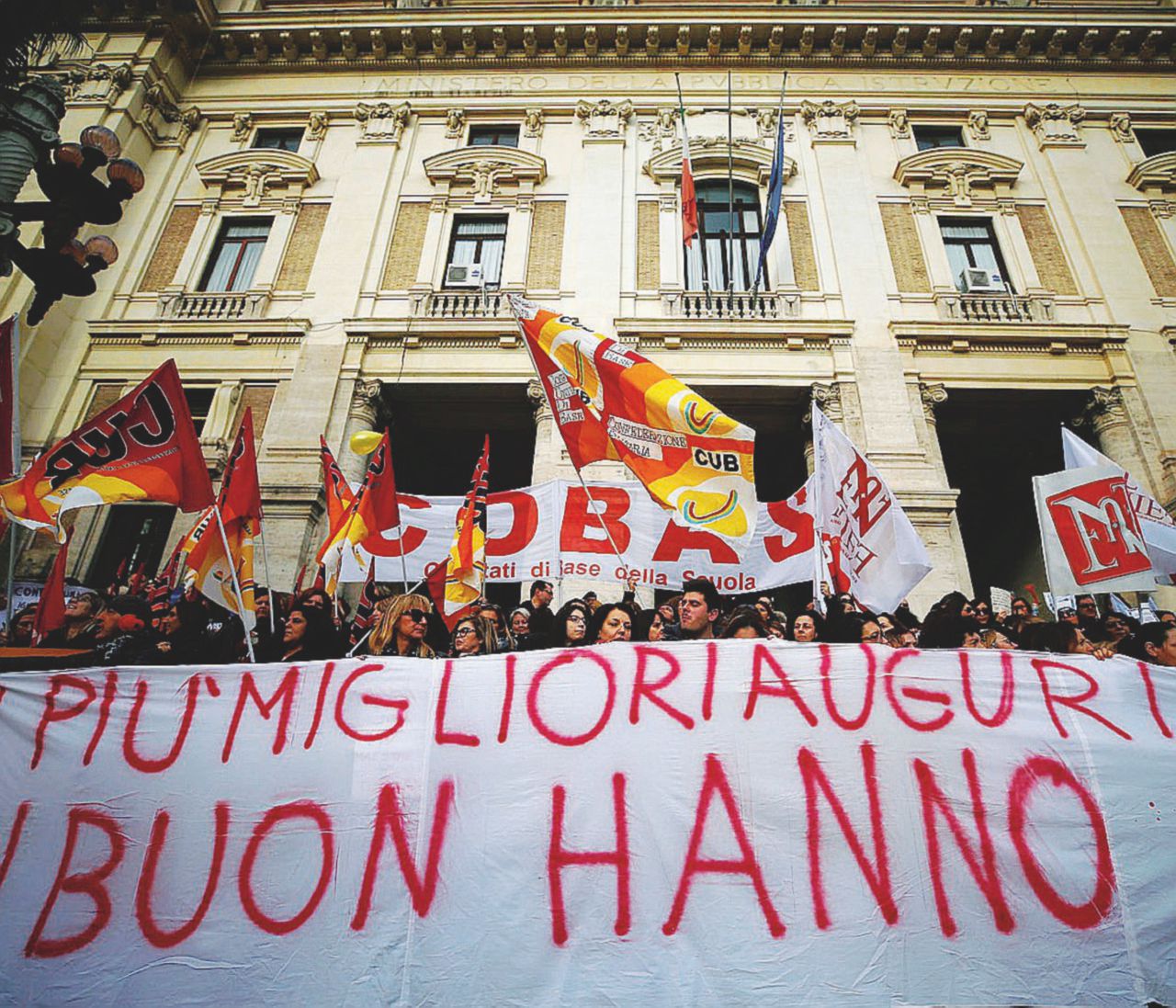 Copertina di La prima protesta dell’anno. Ora scioperano le maestre