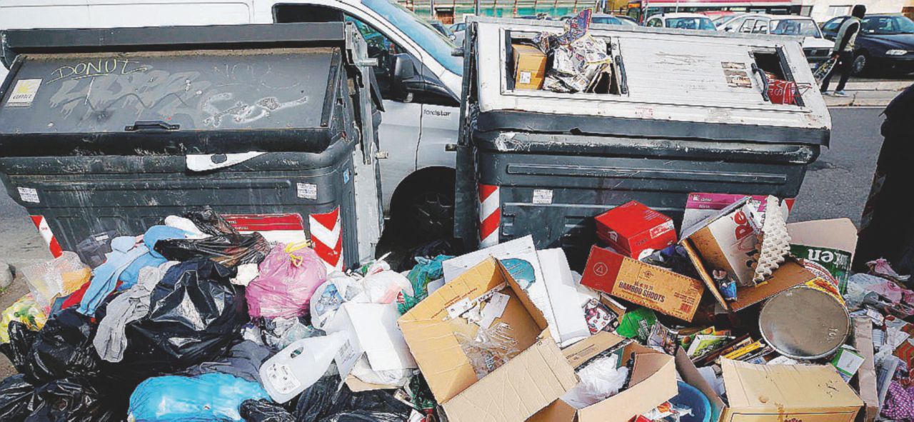 Copertina di Crisi dei rifiuti a Roma, un altro sito nel Lazio. Si tratta con l’Abruzzo