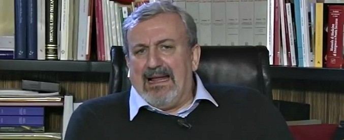 Copertina di Ilva e Tap, Emiliano contro ministro Calenda: “Non so nemmeno perché sia al governo”