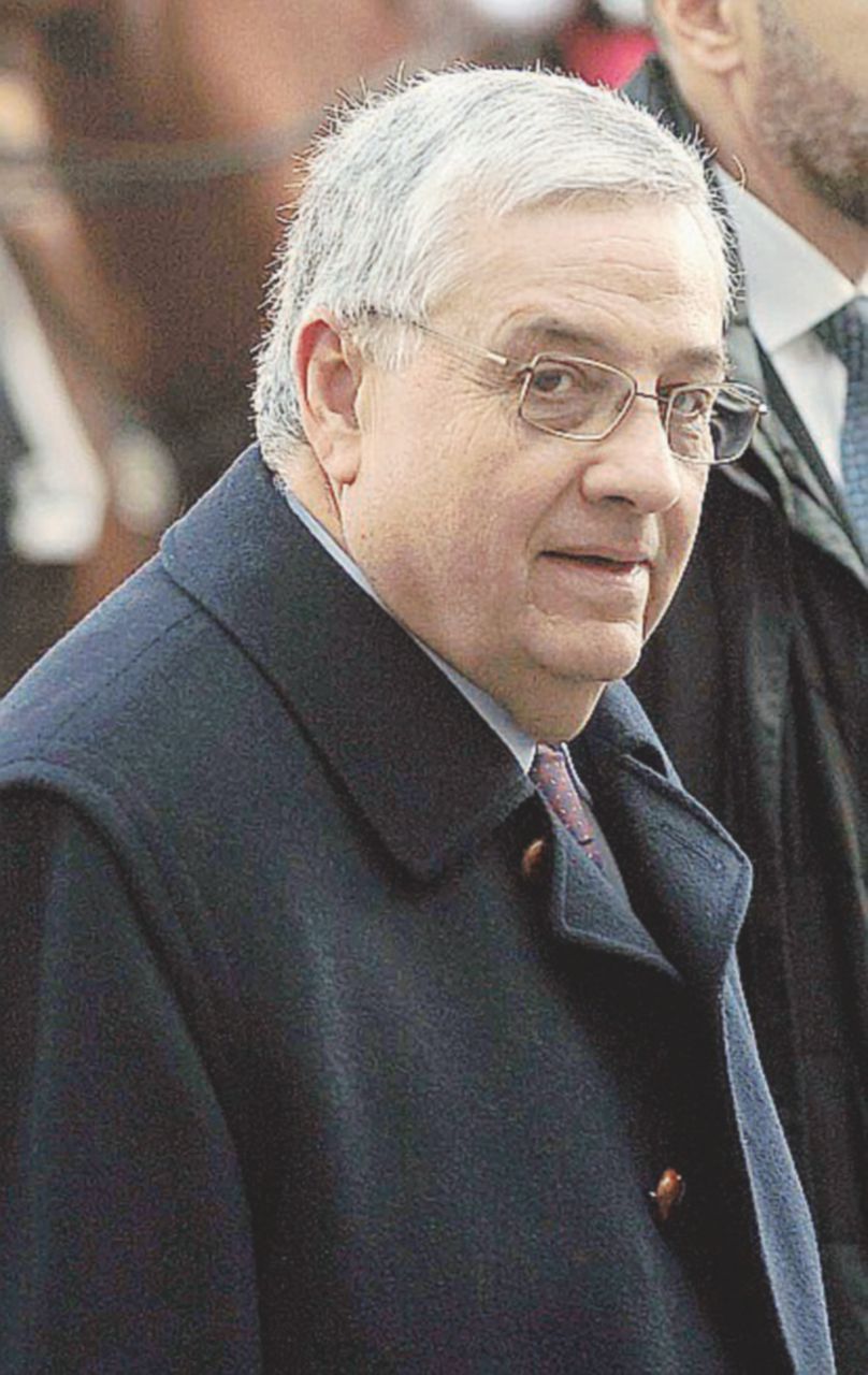 Copertina di La versione dei pm: “Ha investito poco, non sapeva segreti”