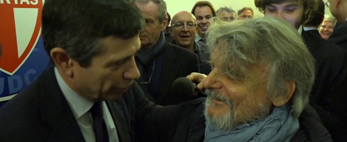 Copertina di Ferrero-show, Er Viperetta alla presentazione di Noi con l’Italia-Udc: “Il ritorno di Berlusconi? Un grande”