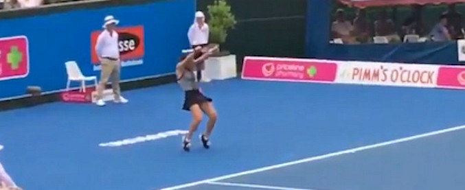 Copertina di Tennis, show in campo: Andrea Petkovic si scatena sulla musica dei Daft punk. Il ballo è irresistibile