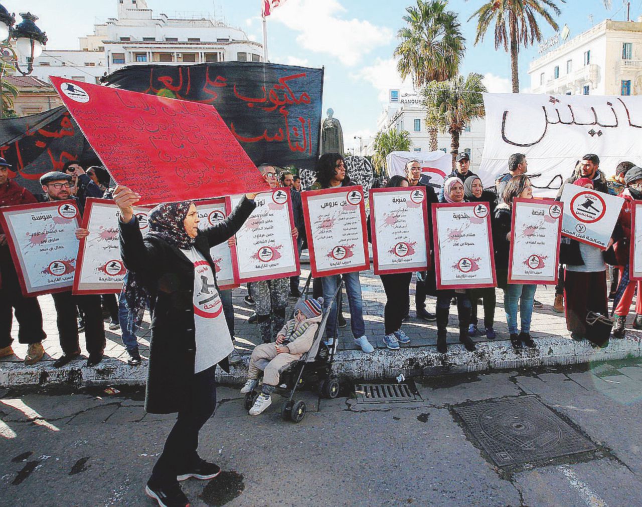 Copertina di Donne nelle piazze. La lunga marcia fra martiri e hijab