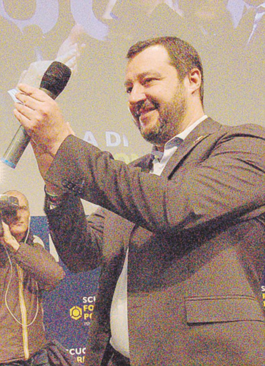 Copertina di Salvini convoca la piazza: “Tutti a Milano per dire: vengono prima gli italiani”