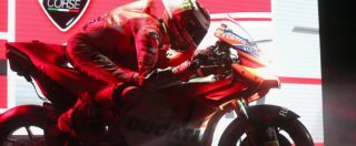 Copertina di MotoGp, Ducati presenta la nuova Desmosedici: linee grigie. Dovizioso punta al titolo: “La moto è bellissima” – FOTO