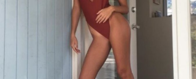 Emily Ratajkowski posa nuda per il marito (su Instagram, con un post pubblico)