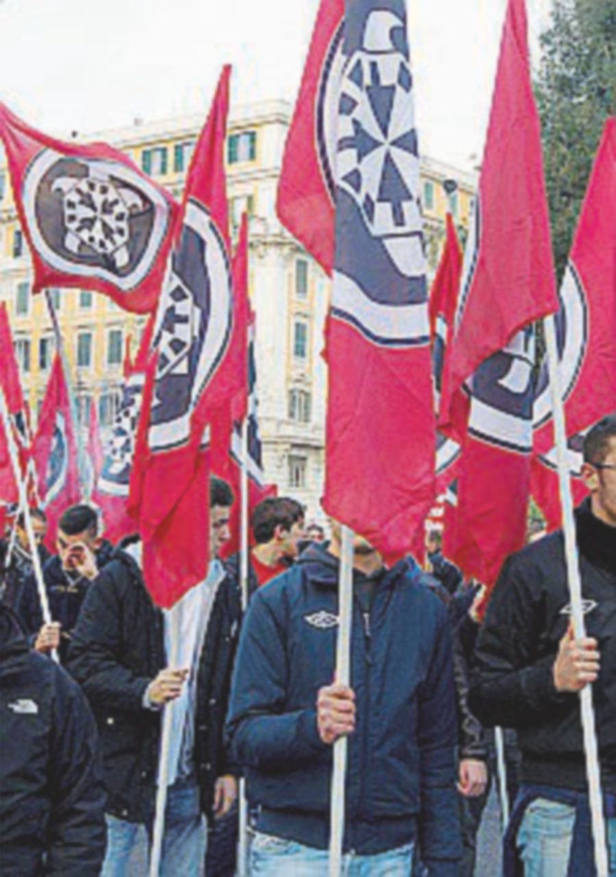 Copertina di CasaPound a Genova, la Procura procede per tentato omicidio