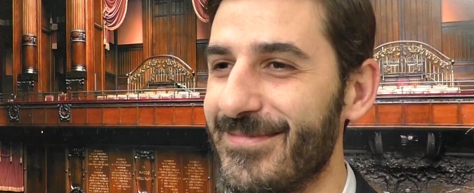 Copertina di M5s, Villarosa difende l’onore grillino contro Berlusconi: “Siamo quasi tutti laureati, io ho creato una start-up”