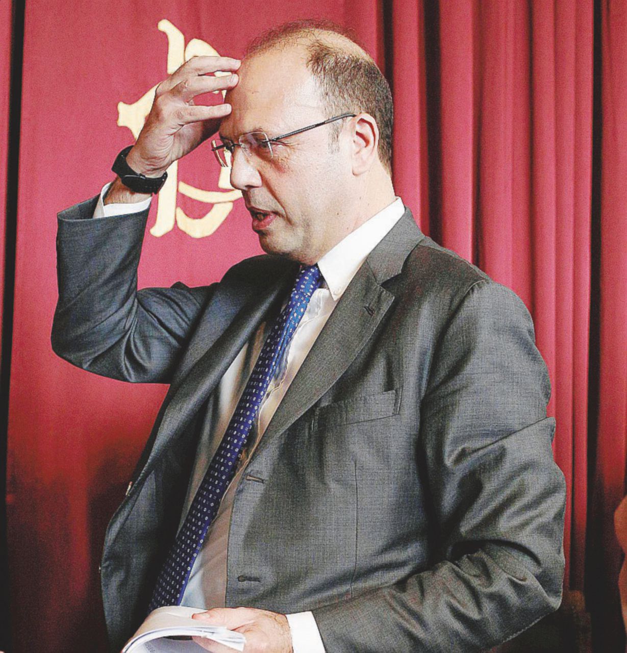 Copertina di Corruzione ad Agrigento. Indagato il padre di Alfano