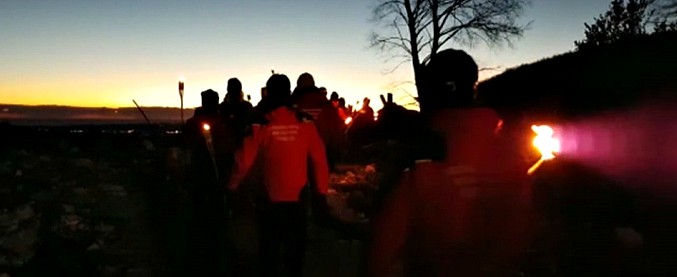 Copertina di Rigopiano, un anno dopo: fiaccolata dei soccorritori in ricordo delle vittime