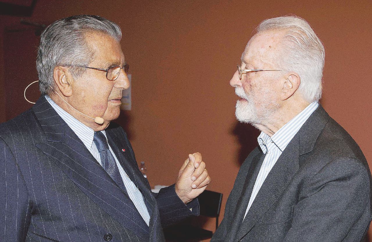 Tutti contro tutti, ma a fianco di B. Così crolla il mondo “Repubblica”