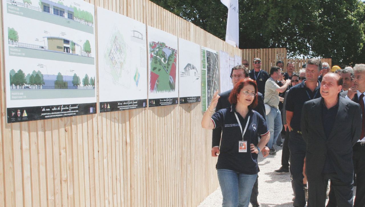 Copertina di L’ingegnera del post-terremoto e gli incarichi al collega marito