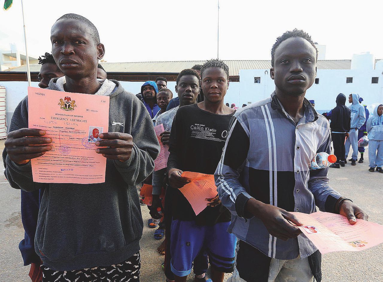 Profughi in trappola: anche per il rimpatrio serve la “mazzetta”