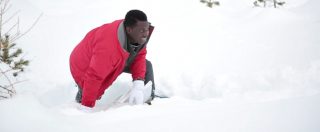 Copertina di Migranti inarrestabili, il blocco a Ventimiglia li spinge nella neve. Video-reportage: con scarpe di tela oltre le Alpi a 1800 metri
