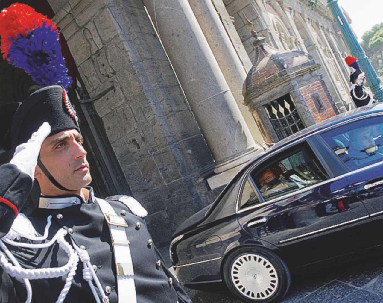 Copertina di Le multe di Re Giorgio: “La stampa ci fa a pezzi”