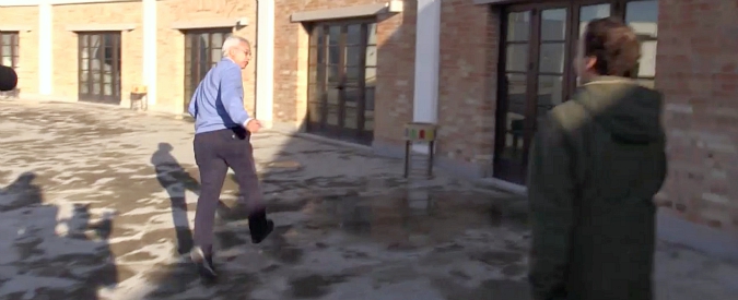 Copertina di M5s, senatore escluso dalle parlamentarie si presenta a Pescara. Ma invece di spiegare si mette a correre