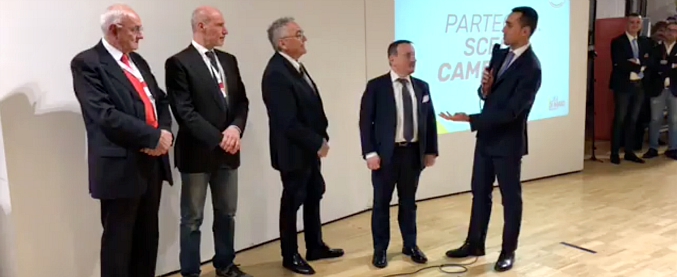 Copertina di M5s, Di Maio presenta i 20 punti del programma di governo e alcuni dei candidati “esterni”. Rivedi la diretta da Pescara
