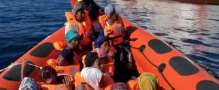 Copertina di Ancora vive, il canto delle migranti è commovente. Salvate dai volontari nel Canale di Sicilia