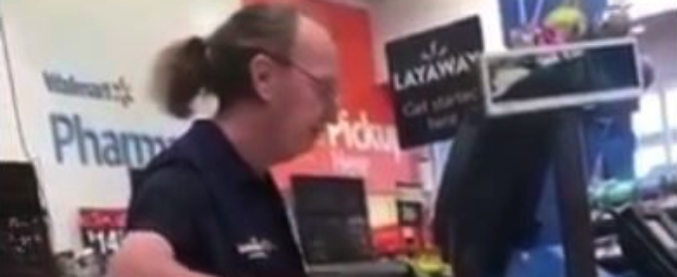 Copertina di Lavorare con lentezza, ma davvero. Stressati? Fate caso alla vostra reazione di fronte a questo cassiere