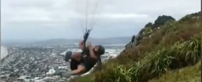 Copertina di Ecco il parapendio a decollo verticale. Paura per Draggonslayer: la web-star se la vede veramente brutta