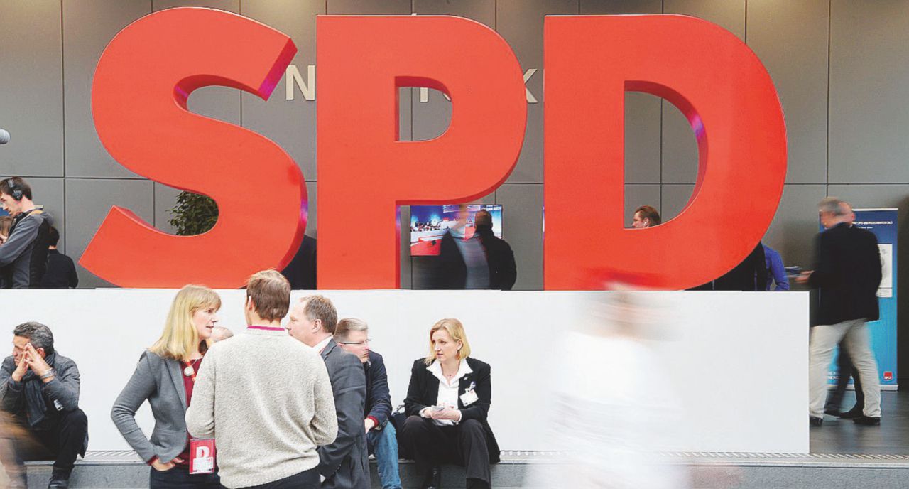 Copertina di In Germania ora tocca agli iscritti Spd. Un altro partito socialista quasi svanito