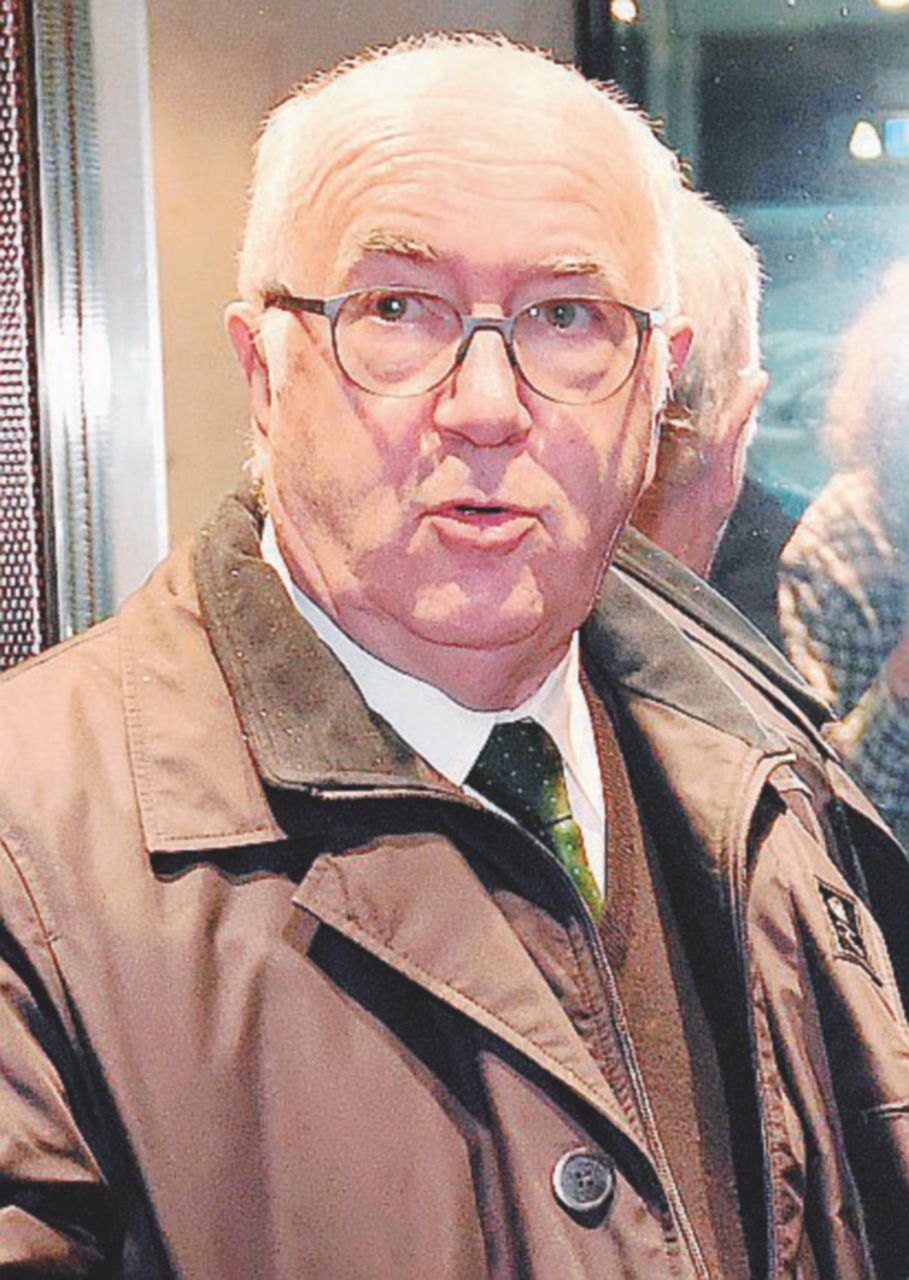 Copertina di Pallone sgonfio: resuscitato Tavecchio e sulla Figc tornano i giochi di Lotti