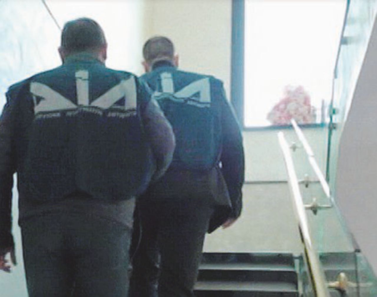 Clan Moccia, agenti infedeli e il prete usato come “spallone”: “Mazzette sotto l’abito talare”