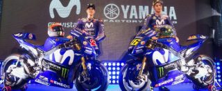 Copertina di MotoGp, Yamaha svela la nuova M1 2018. Rossi: “Fare meglio dell’anno scorso”. E Vinales rinnova fino al 2020 – FOTO