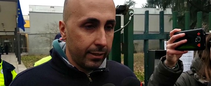 Copertina di Treno deragliato a Pioltello, le testimonianze dei passeggeri: “Scenario orribile, persone schiacciate e terrorizzate”