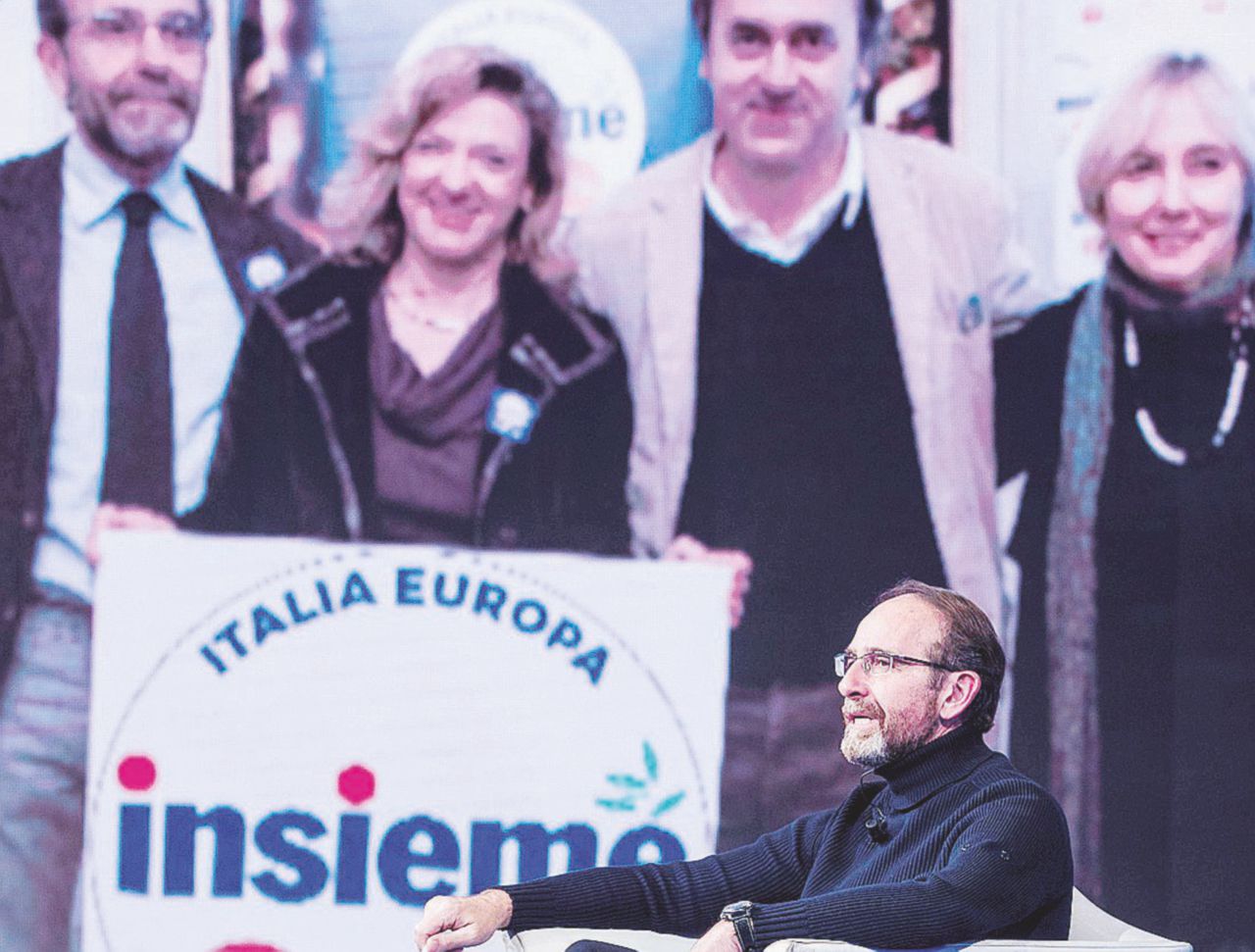 Vite perdute dietro la porta: ore tristi di chi cerca un seggio