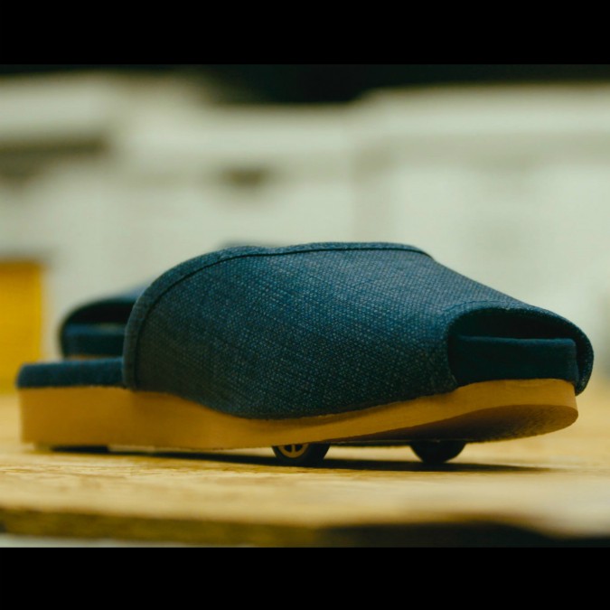 Copertina di Nissan, quando anche le pantofole si “parcheggiano” da sole – FOTO e VIDEO