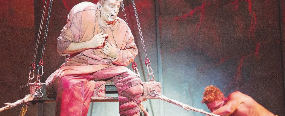 La sua “creatura” - Uno dei momenti di Notre Dame de Paris - Ansa Addio Zard, grazie a lui l’Italia ha visto dal vivo gli dei del rock