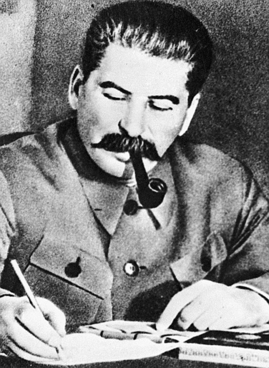 Copertina di Il culto della personalità del mancato poeta Stalin