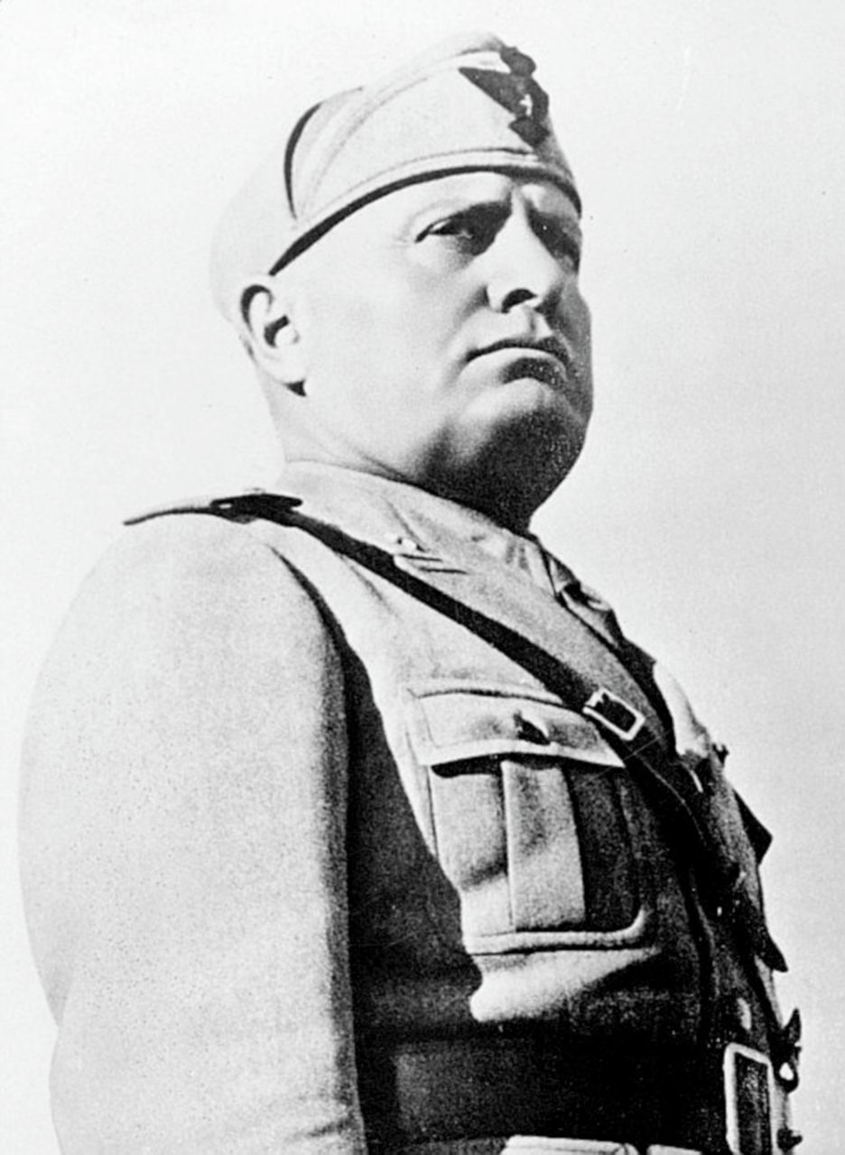 Copertina di Benito Mussolini e i sassi lanciati fuori dalla Chiesa