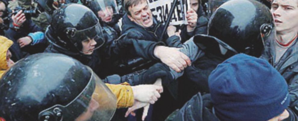 Alexei Navalny è incandidabile Manifestazioni anti-Putin in Russia, la polizia arresta il leader dissidente Navalny