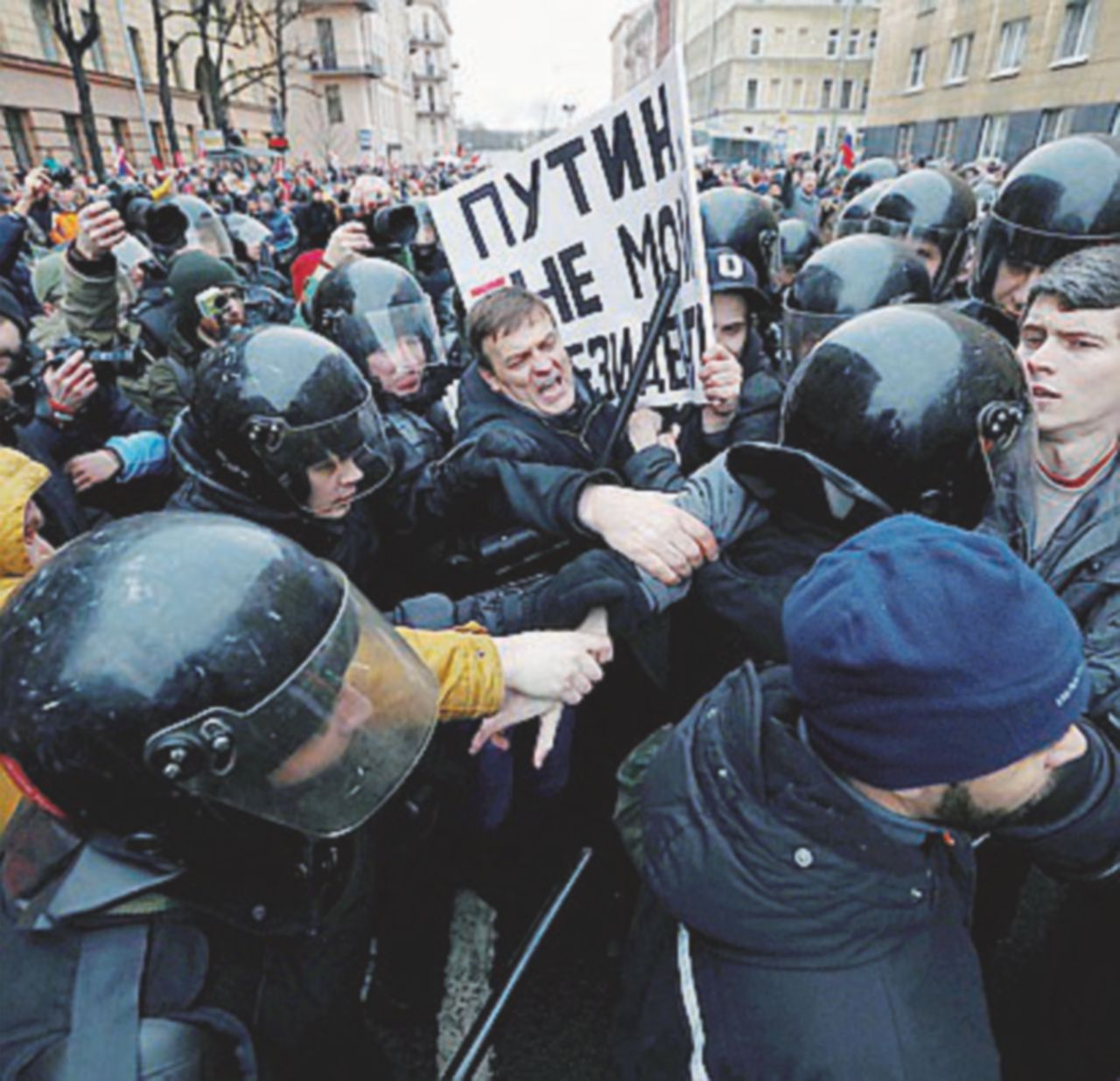 Manifestazioni anti-Putin in Russia, la polizia arresta il leader dissidente Navalny