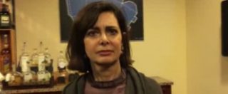 Copertina di Laura Boldrini a Busto Arsizio dopo il rogo del fantoccio: “Io dovrei pagare i danni? Il sindaco ha fatto tutto da solo”