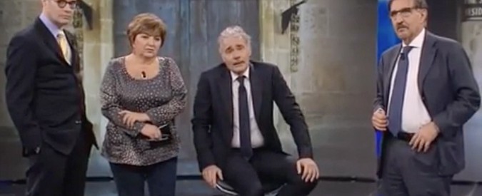 Copertina di Massimo Giletti, malore in diretta per il conduttore di La7. Interrotta la diretta di Non è l’arena: “Forte influenza”