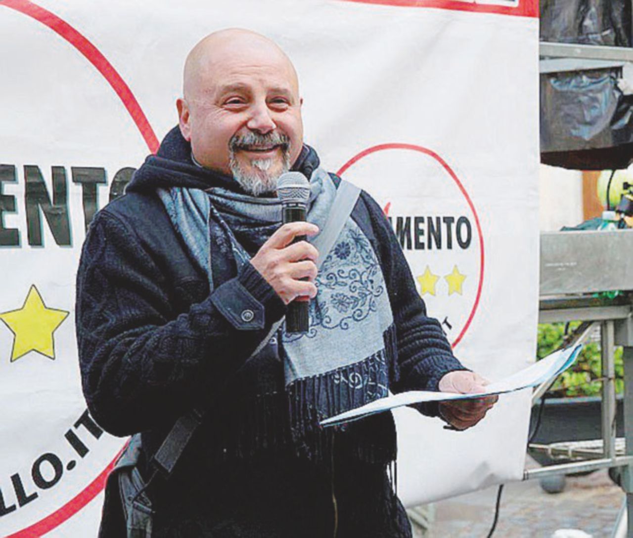 Dessì, ecco il candidato che balla con uno Spada in un video su Facebook