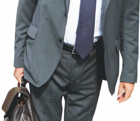 Tanti soldi - Miro Fiordi giuda il Credito Valtellinese dal 2010. Da ad il suo stipendio era di circa 1,2 milioni l’anno - Agf/Ansa La via crucis bancaria fa tappa al Creval. I perché di un disastro