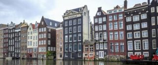 Ema ad Amsterdam, poche case in città e non ci sono posti nelle scuole per i figli dei dipendenti. ‘No a corsie preferenziali’