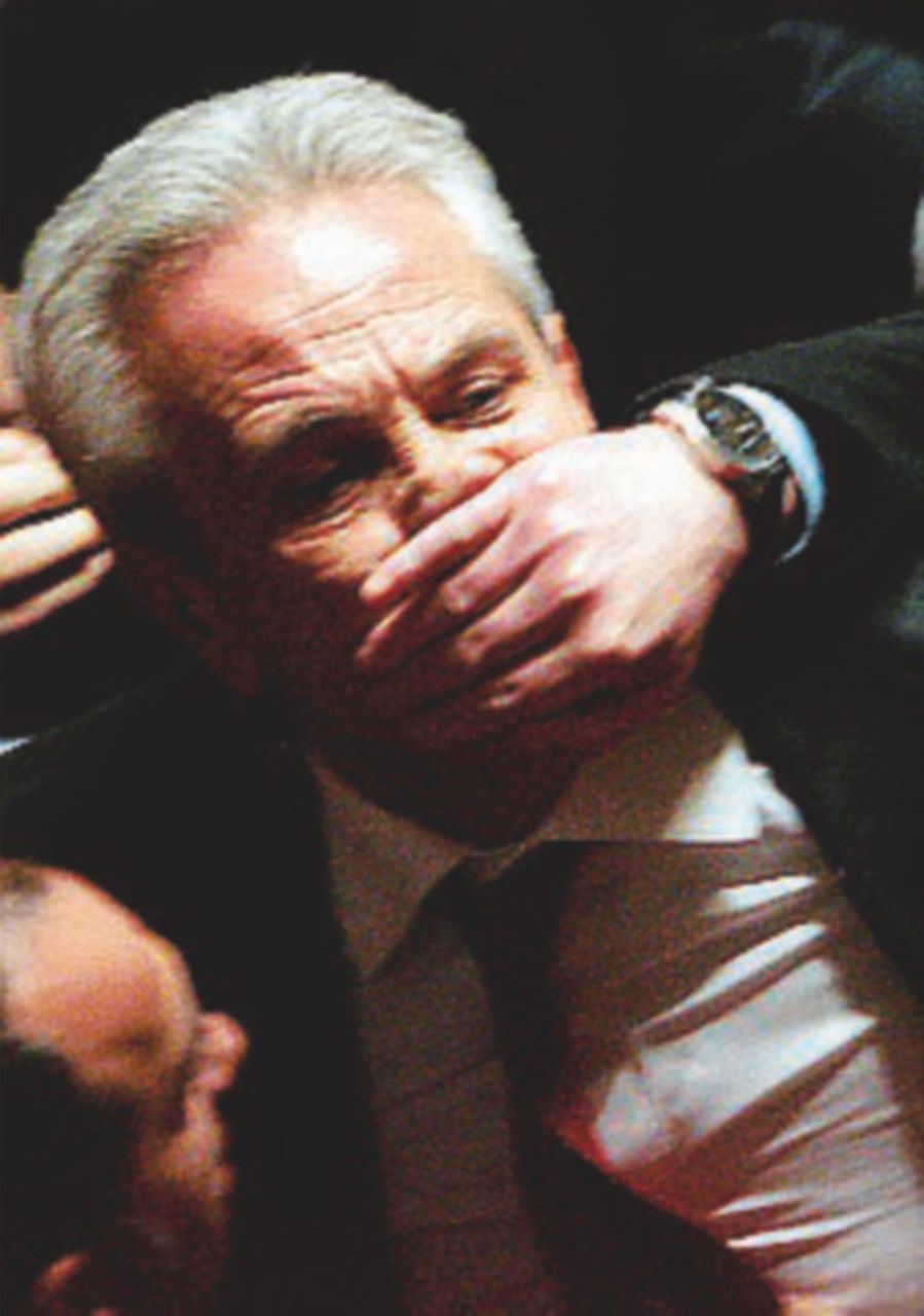 Sette anni di carcere all’ex senatore dello sputo Barbato