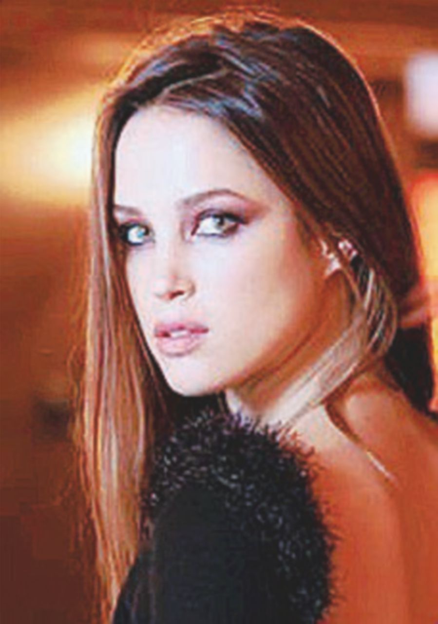 “D’Alessandro (M5s) non ha mai lavorato per Angela Merkel”