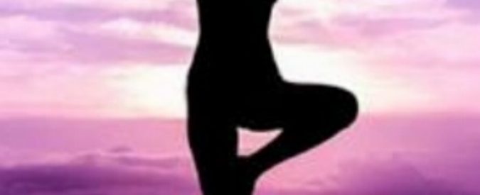 Lo yoga in Occidente? “Colonialista, elitista, narcisista e soprattutto contribuisce al suprematismo bianco”