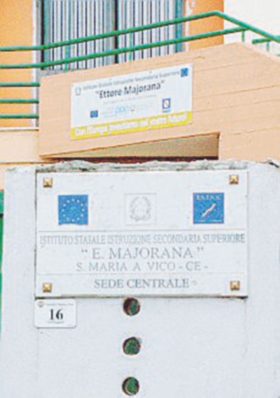 Caserta, l’insegnante lo vuole interrogare: la sfregia col coltello