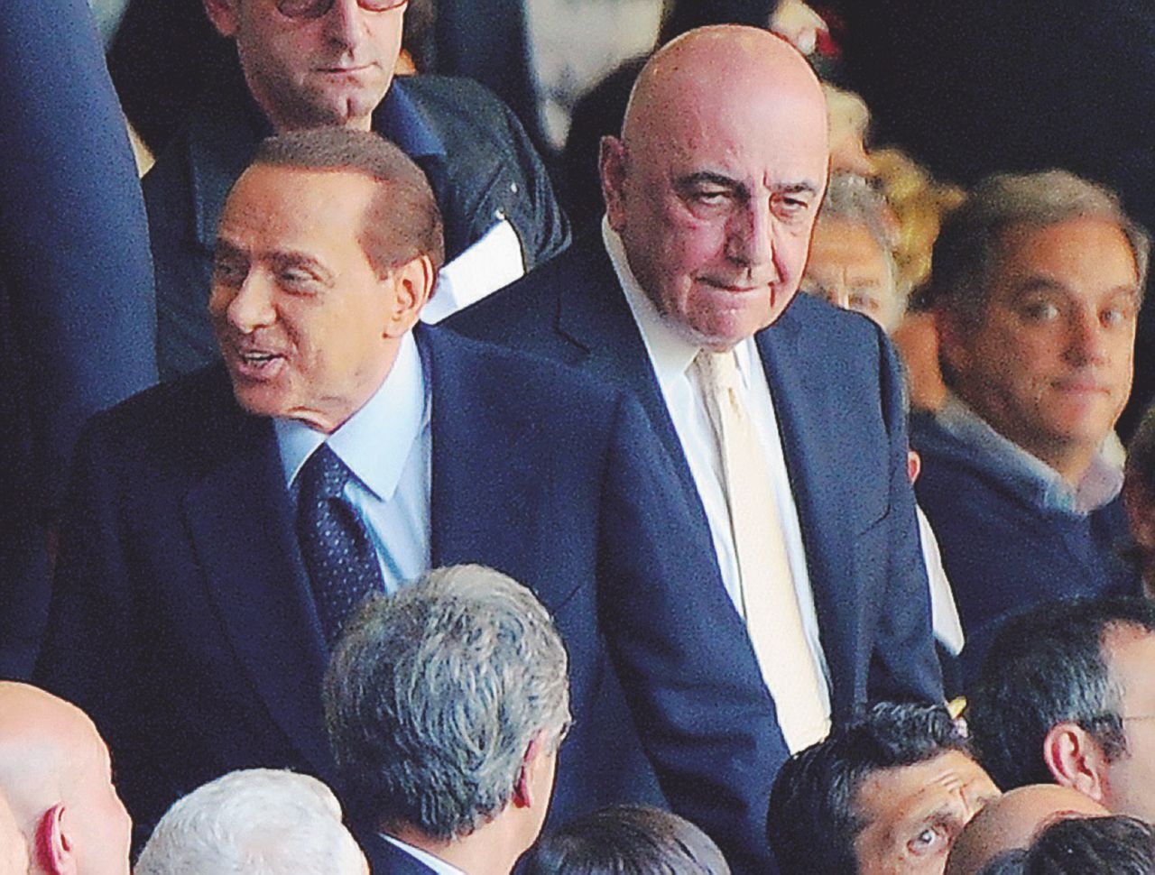 Forza Mediaset tifa inciucio B. ha un partito nel partito